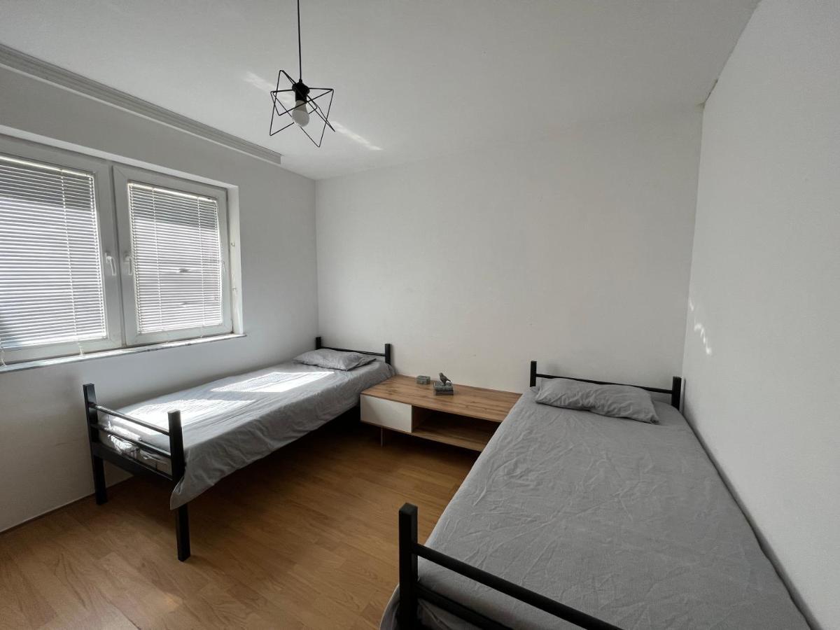 Moonlight Hostel Πρίστινα Εξωτερικό φωτογραφία